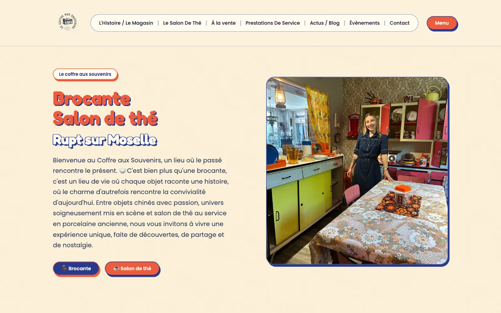La page d’accueil : la brocante et le salon de thé, présentés par la gérante.
